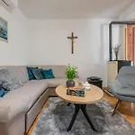 Casa vacanze Cozy In Prolozac Donji With Wifi *