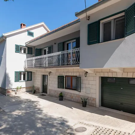 Casa vacanze Cozy In Prolozac Donji With Wifi